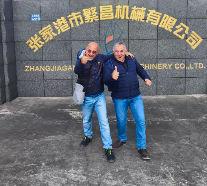 Vuonna 2025 italialainen LAMPLAST SRL osti yritykseltään kaksi täysin automaattista SRLW-1300/5000 kylmä- ja kuumasekoitusyksikköä.